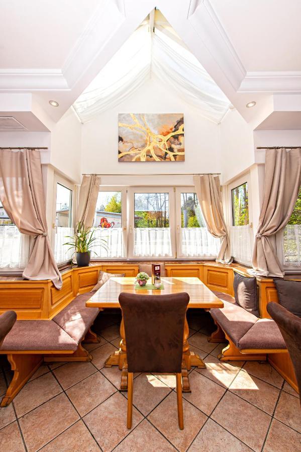 Hotel Wiental Pressbaum ภายนอก รูปภาพ