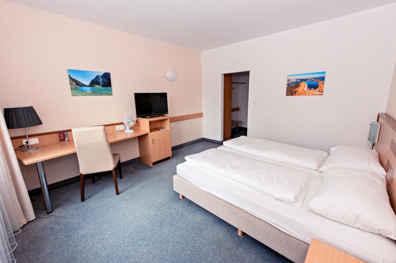 Hotel Wiental Pressbaum ภายนอก รูปภาพ