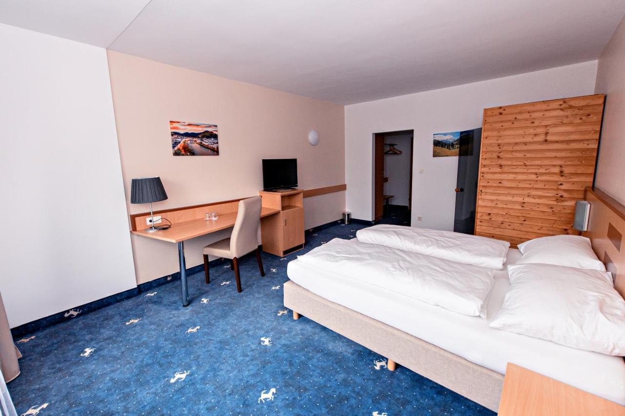 Hotel Wiental Pressbaum ภายนอก รูปภาพ
