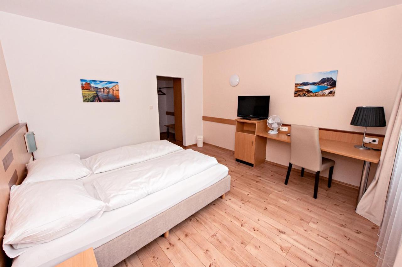 Hotel Wiental Pressbaum ภายนอก รูปภาพ