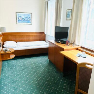 Hotel Wiental Pressbaum ภายนอก รูปภาพ